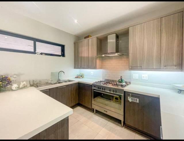 2 BEDROOM APARTMENT FOR SALE IN MENLO PARK